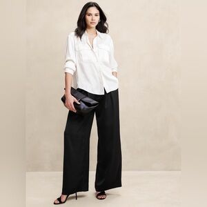 NWT! Banana Republic Black Silky Pleated Wide-Leg Pant - Size 4 💛
